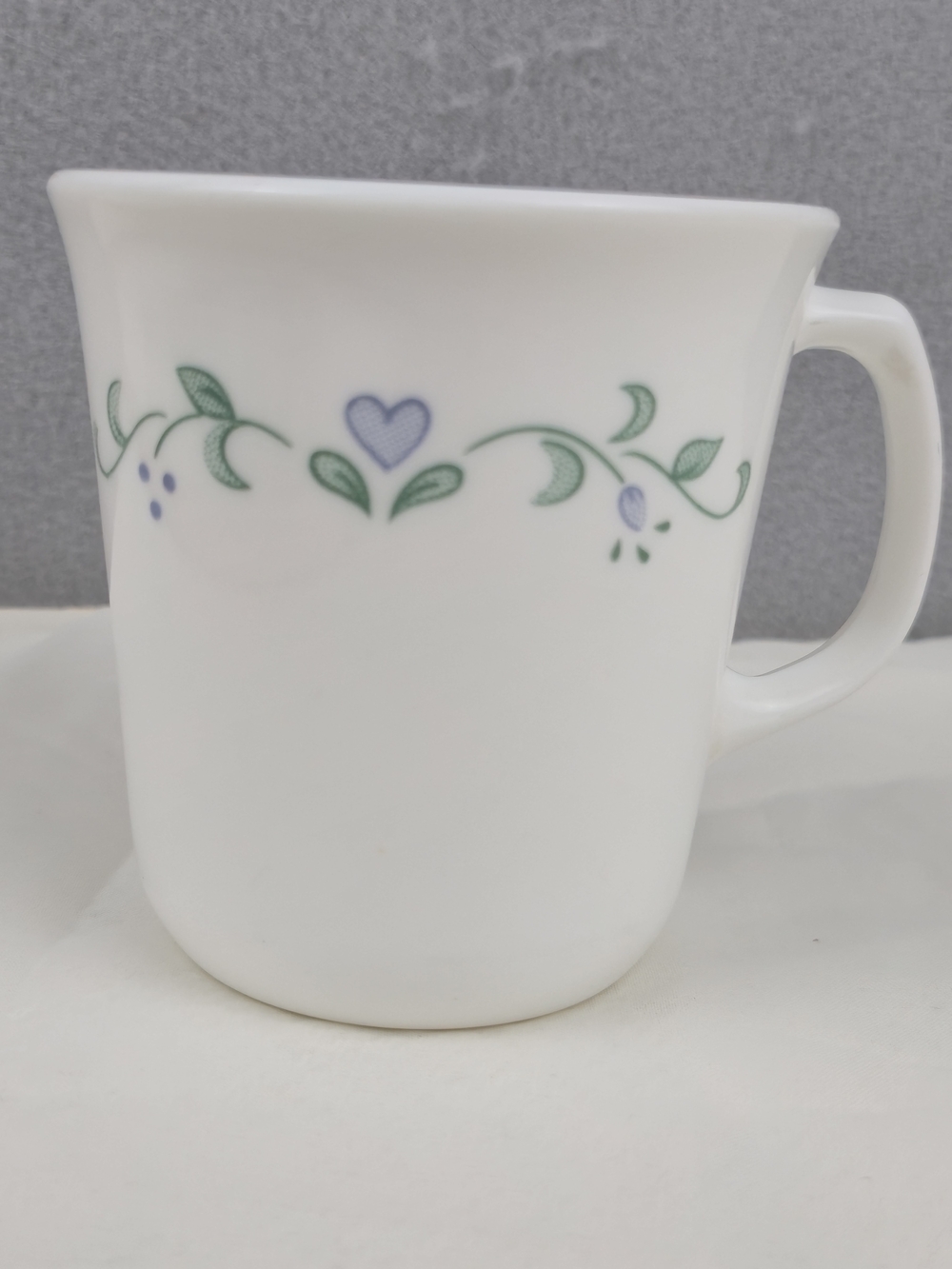 CorningWare Abundance Vitrelle Mug Blue Heart Vine USA